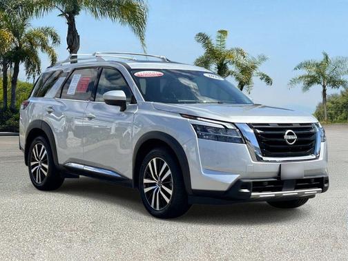 Brilliant Silver Metallic 2023 Nissan Pathfinder Platinum FWD
