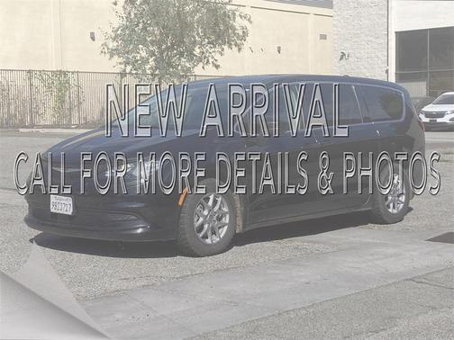2022 Chrysler Voyager LX