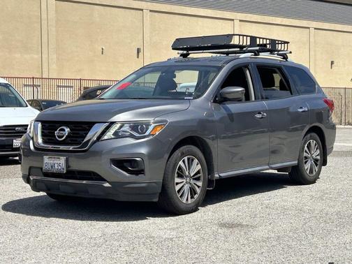 Gun Metallic 2020 Nissan Pathfinder S 2WD