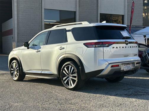 2025 Nissan Pathfinder Platinum FWD