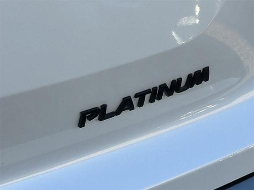 2025 Nissan Pathfinder Platinum FWD