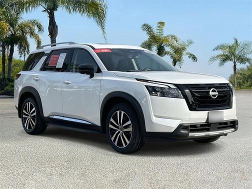 2025 Nissan Pathfinder Platinum FWD