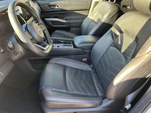 2025 Nissan Pathfinder Platinum FWD