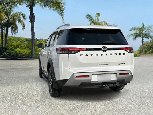 2025 Nissan Pathfinder Platinum FWD