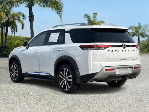 2025 Nissan Pathfinder Platinum FWD