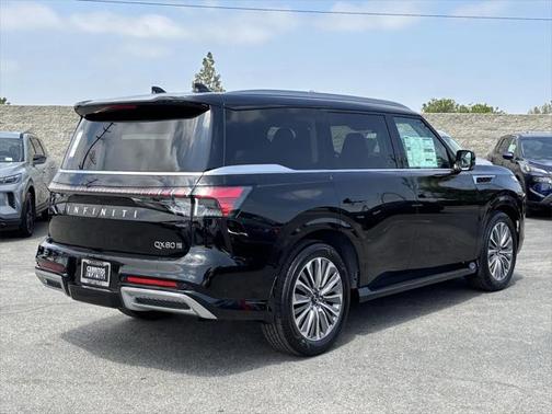2025 INFINITI QX80 Luxe