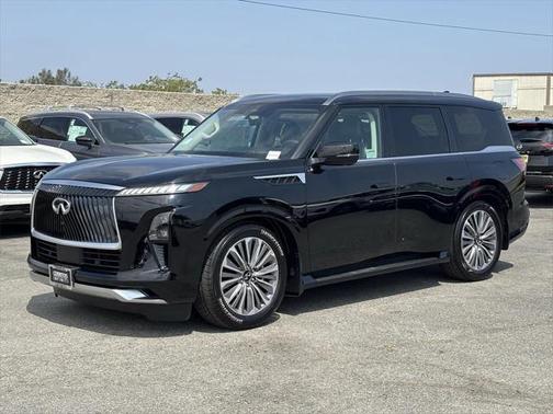 2025 INFINITI QX80 Luxe