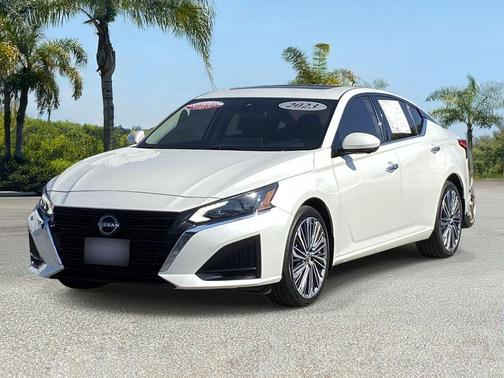 Pearl White Tricoat 2023 Nissan Altima 2.5 SL