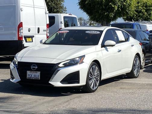 Pearl White Tricoat 2023 Nissan Altima 2.5 SL