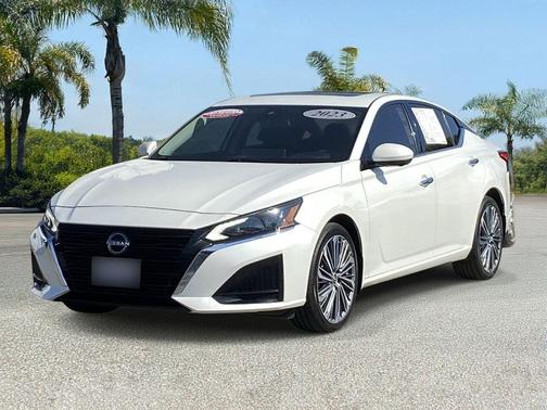 Pearl White Tricoat 2023 Nissan Altima 2.5 SL