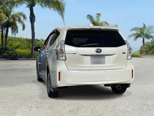 2013 Toyota Prius v Two