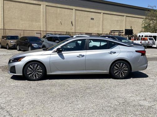 Brilliant Silver Metallic 2024 Nissan Altima 2.5 SV