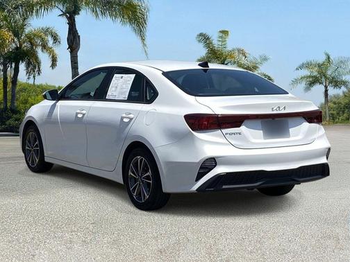 Snow White Pearl 2024 Kia Forte LXS