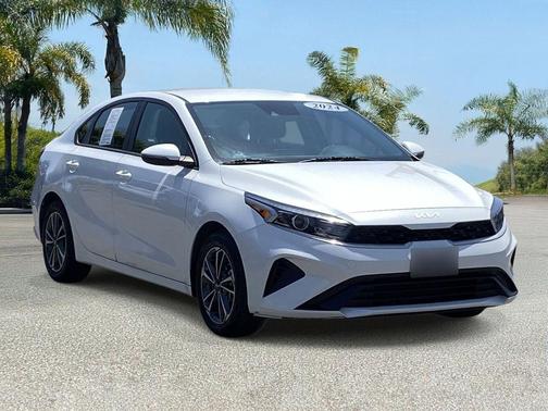 Snow White Pearl 2024 Kia Forte LXS