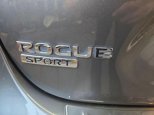 Gun Metallic 2018 Nissan Rogue Sport SV