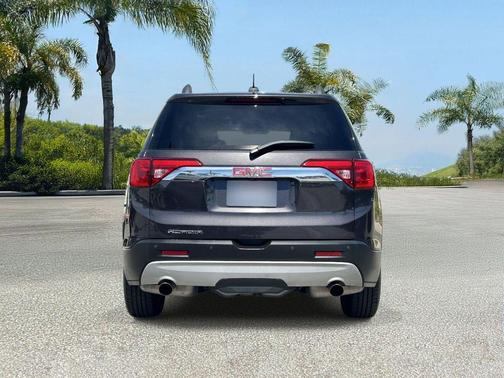 2017 GMC Acadia SLE-2