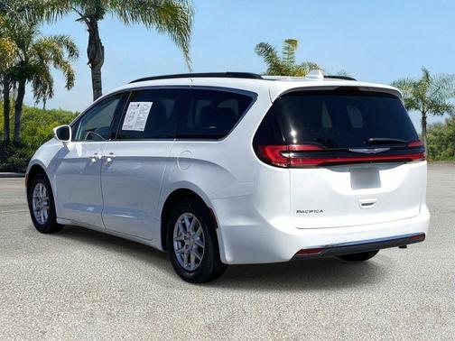 Bright White Clearcoat 2022 Chrysler Pacifica Touring L