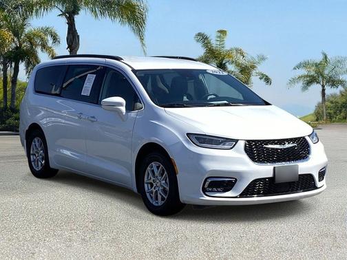 Bright White Clearcoat 2022 Chrysler Pacifica Touring L
