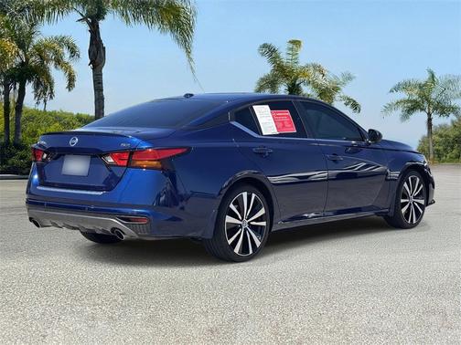 2022 Nissan Altima SR FWD