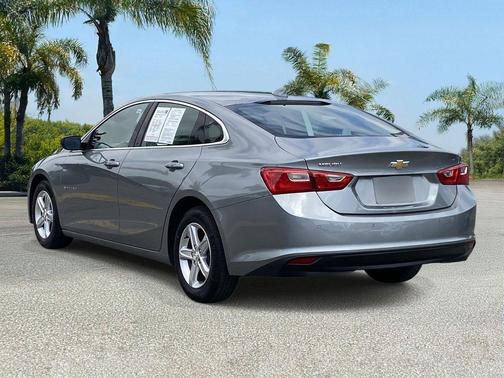 Sterling Gray Metallic 2024 Chevrolet Malibu FWD 1LT