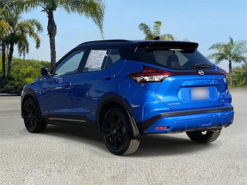 2022 Nissan Kicks SR