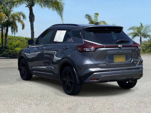 Gun Metallic 2023 Nissan Kicks SR