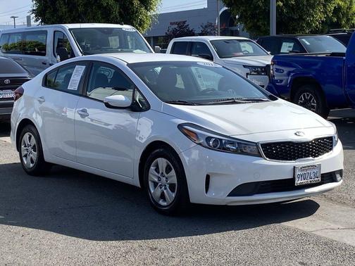 Clear White 2018 Kia Forte LX