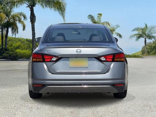 2022 Nissan Altima S FWD