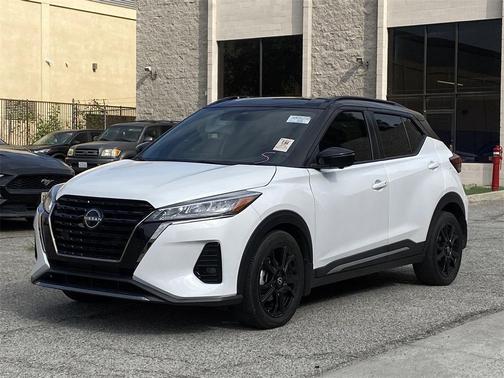 2023 Nissan Kicks SR