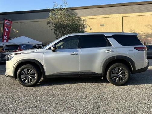 2023 Nissan Pathfinder S FWD