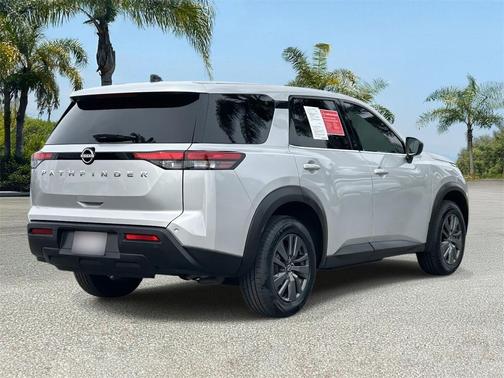 2023 Nissan Pathfinder S FWD