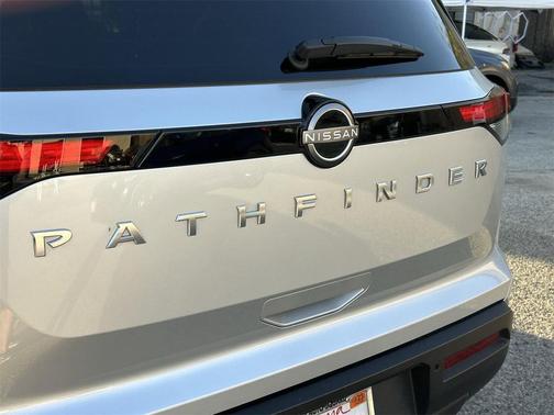 2023 Nissan Pathfinder S FWD