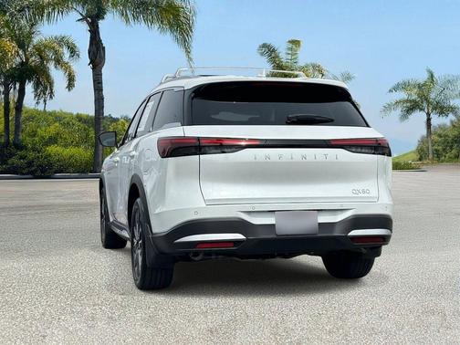 Radiant White 2026 INFINITI QX60 LUXE FWD
