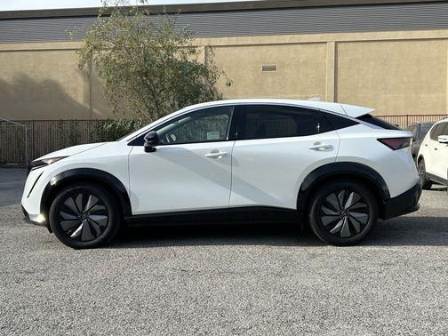 Everest White Pearl Tricoat 2025 Nissan ARIYA ENGAGE