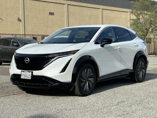 Everest White Pearl Tricoat 2025 Nissan ARIYA ENGAGE