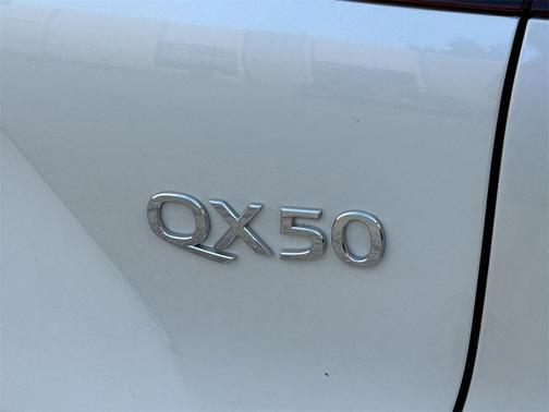 2022 INFINITI QX50 LUXE