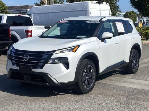White Pearl 2024 Nissan Rogue SV