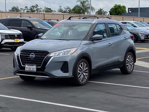Boulder Gray Pearl 2024 Nissan Kicks SV
