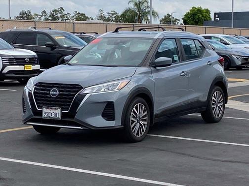 Boulder Gray Pearl 2024 Nissan Kicks SV