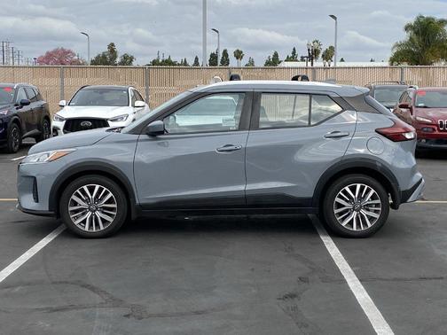 Boulder Gray Pearl 2024 Nissan Kicks SV