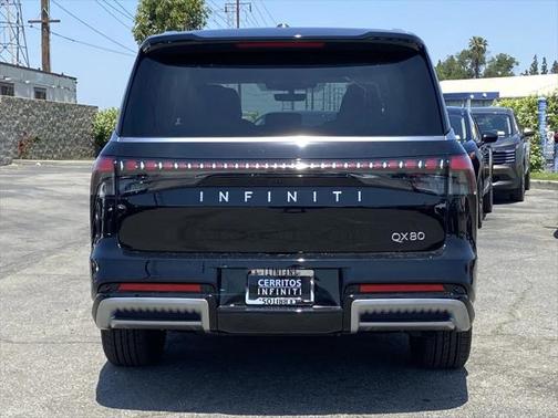 2025 INFINITI QX80 Luxe