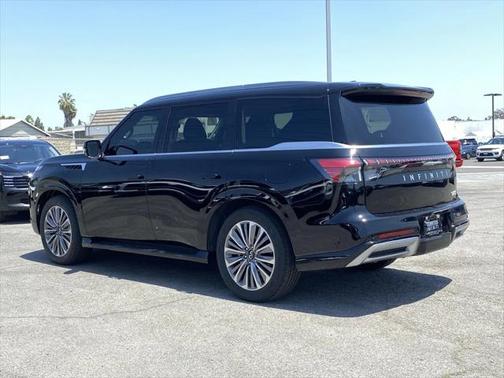 2025 INFINITI QX80 Luxe
