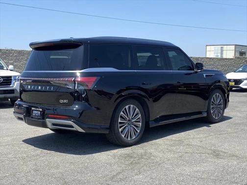 2025 INFINITI QX80 Luxe