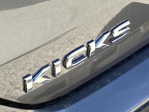 2022 Nissan Kicks SV