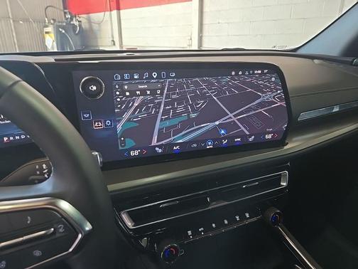 Summit White 2025 Chevrolet Traverse LT