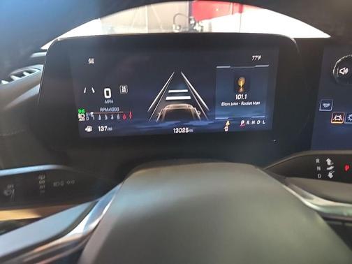 Summit White 2025 Chevrolet Traverse LT