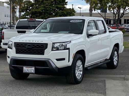 Glacier White 2023 Nissan Frontier SV