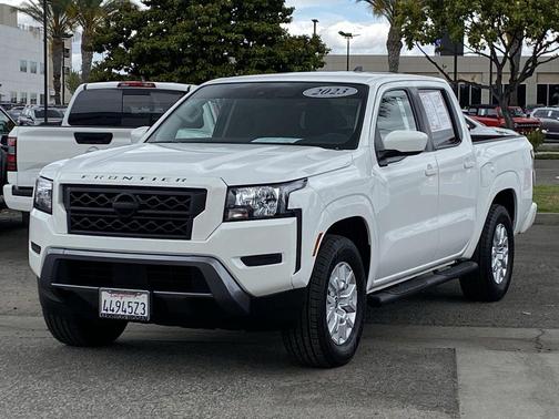 Glacier White 2023 Nissan Frontier SV