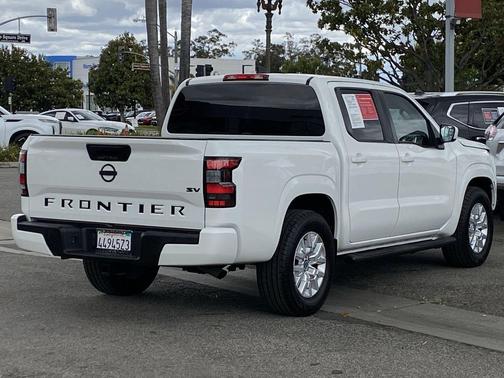 Glacier White 2023 Nissan Frontier SV