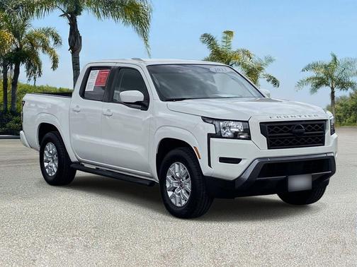 Glacier White 2023 Nissan Frontier SV